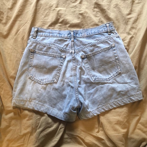 VINTAGE DESTROYED BUFFALO JEAN SHORT, LIGHT WASH - Picture 3 of 3